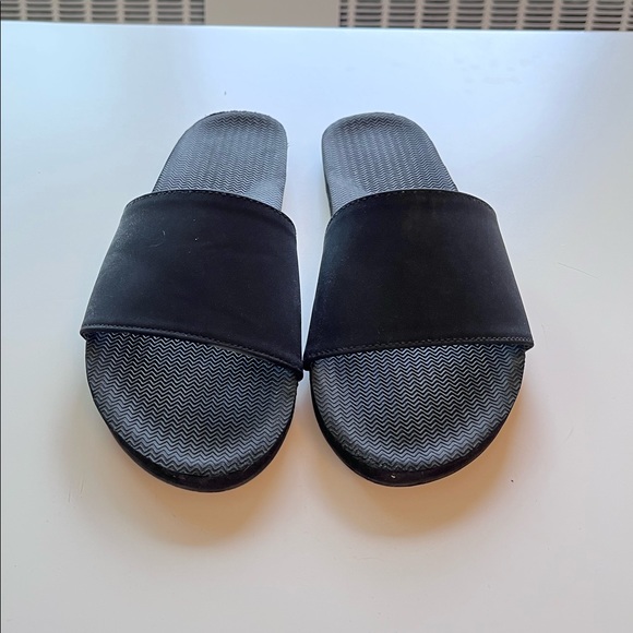 Modern Black Slides - Picture 4 of 4